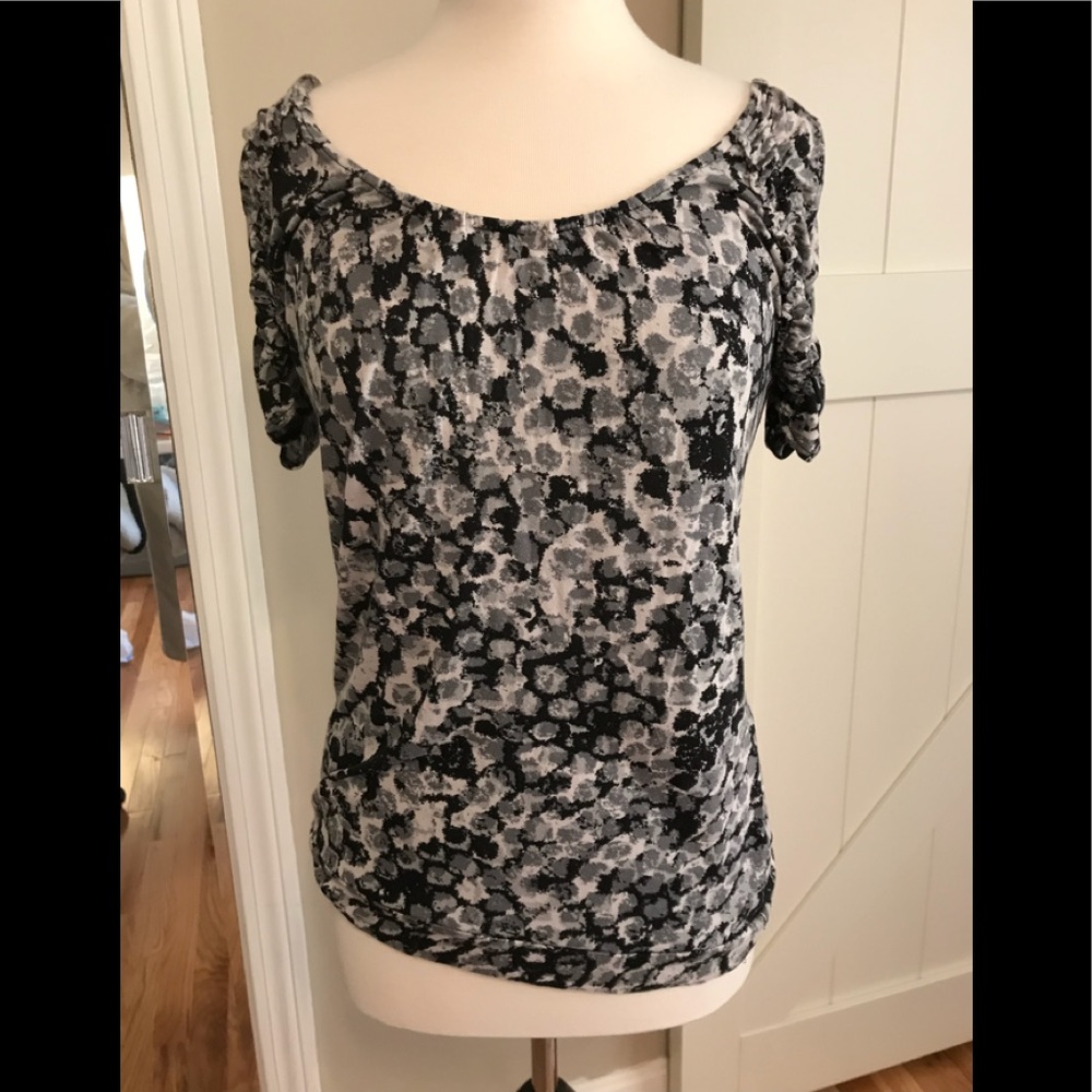 A.N.A. Medium short sleeve scoop neck top